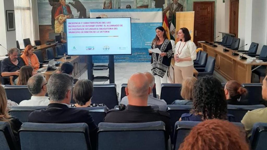 Un momento de la presentación del estudio en Rincón de la Victoria.