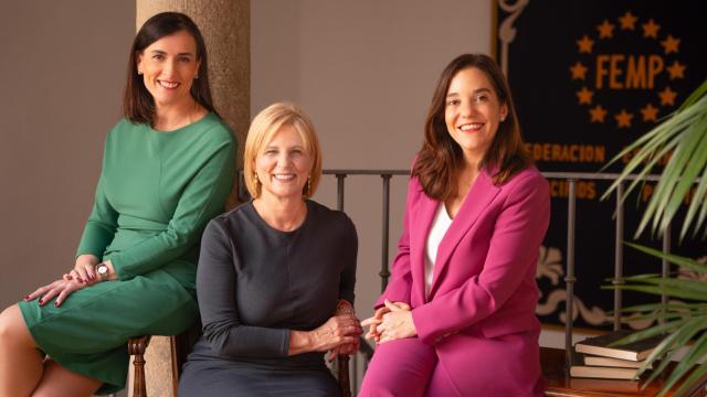 Tres alcaldesas de FEMP.