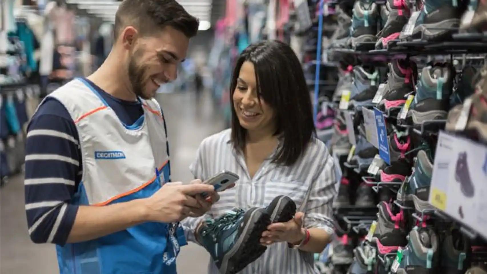 Imagen de archivo de empleados de Decathlon.