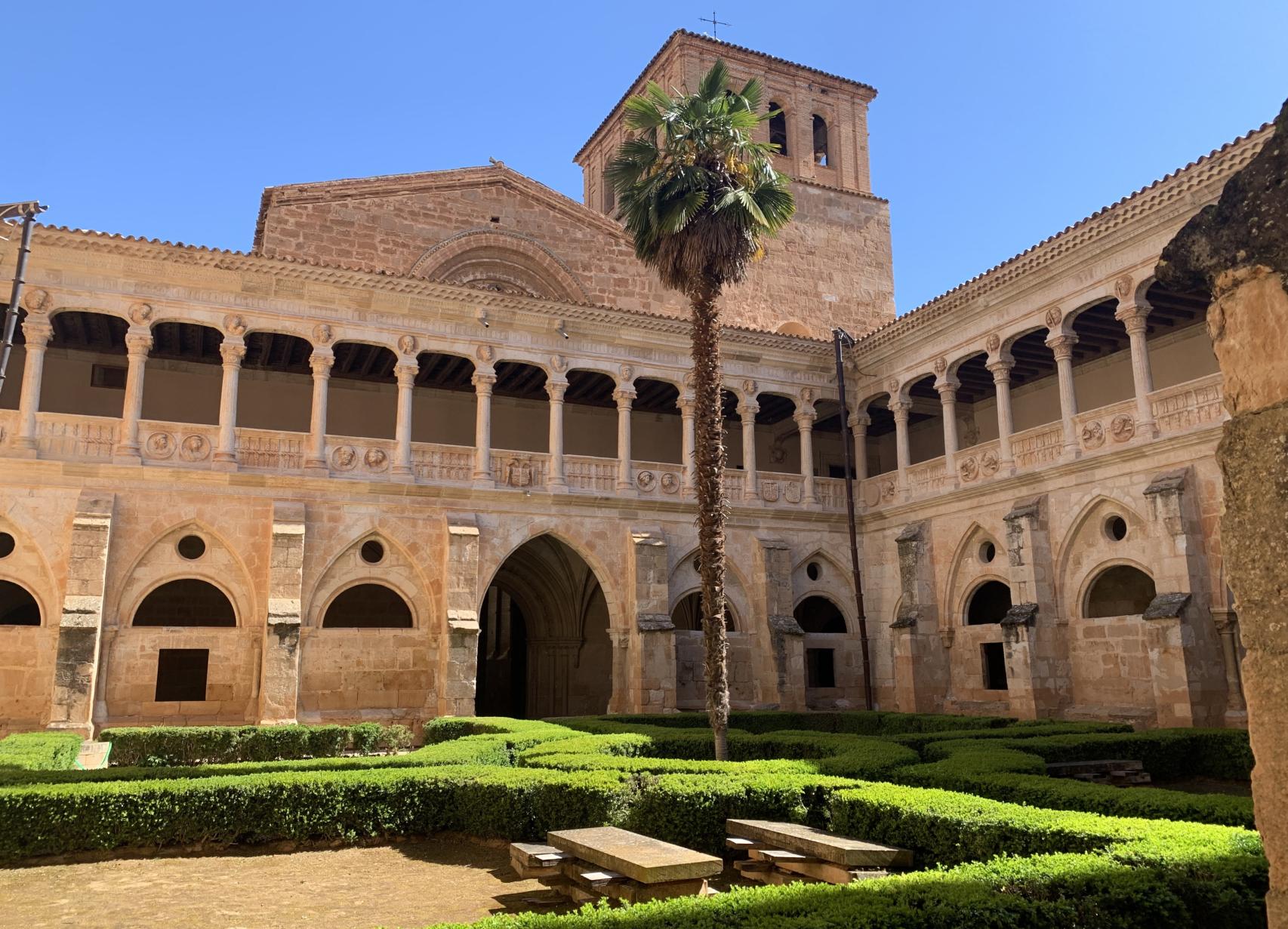 Claustro gótico del monasterio cisterciense del siglo XII.