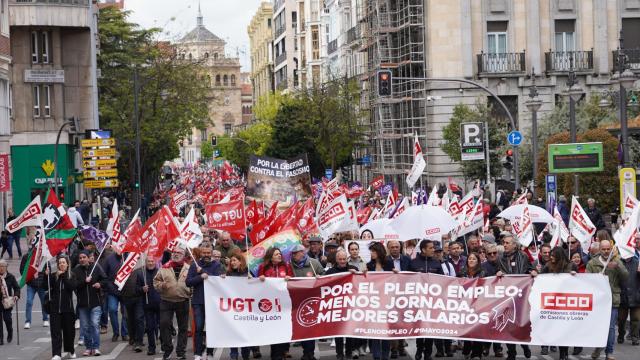 La ministra de Igualdad, Ana Redondo, junto a los secretarios generales de UGT y CCOO en Castilla y León, Faustino Temprano y Vicente Andrés, encabezan la manifestación ‘Por el pleno empleo, una reducción de la jornada laboral y mejores salarios’