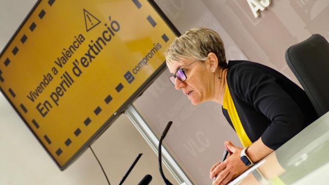 Papi Robles, en la presentación de la campaña de Compromís para alertar de la extinción de las viviendas. EE