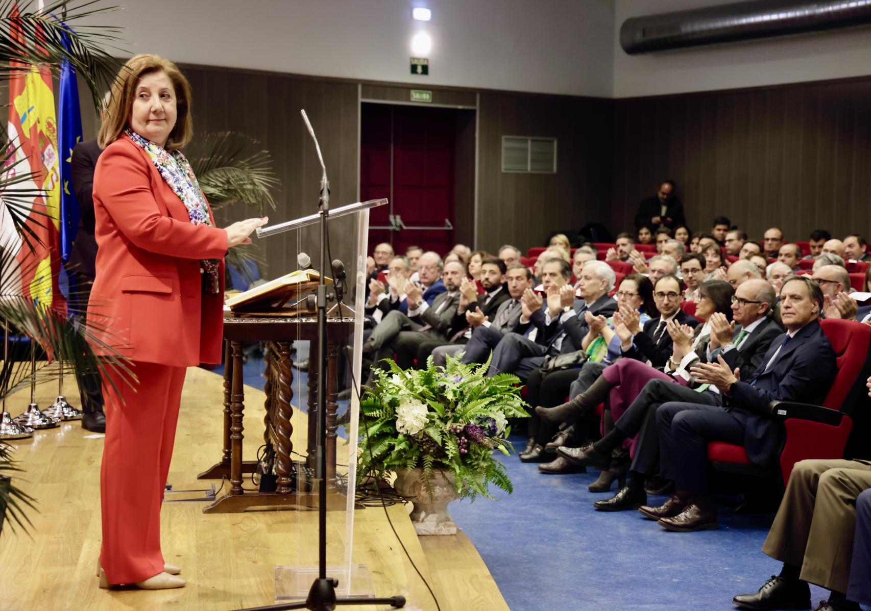 Rosa López estuvo acompañada por representantes de todas las instituciones de la provincia de Salamanca