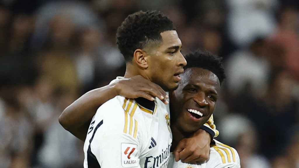 Bellingham y Vinicius se abrazan