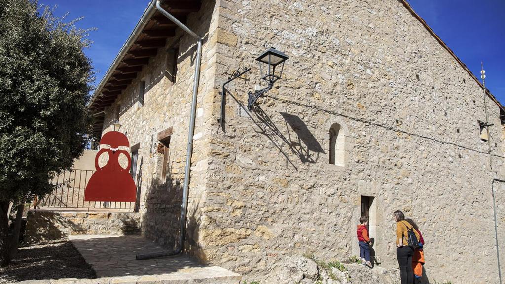 Imagen de las calles del pueblo con menos habitantes de la Ruta 99, Castell de Cabres, con 19 habitantes.