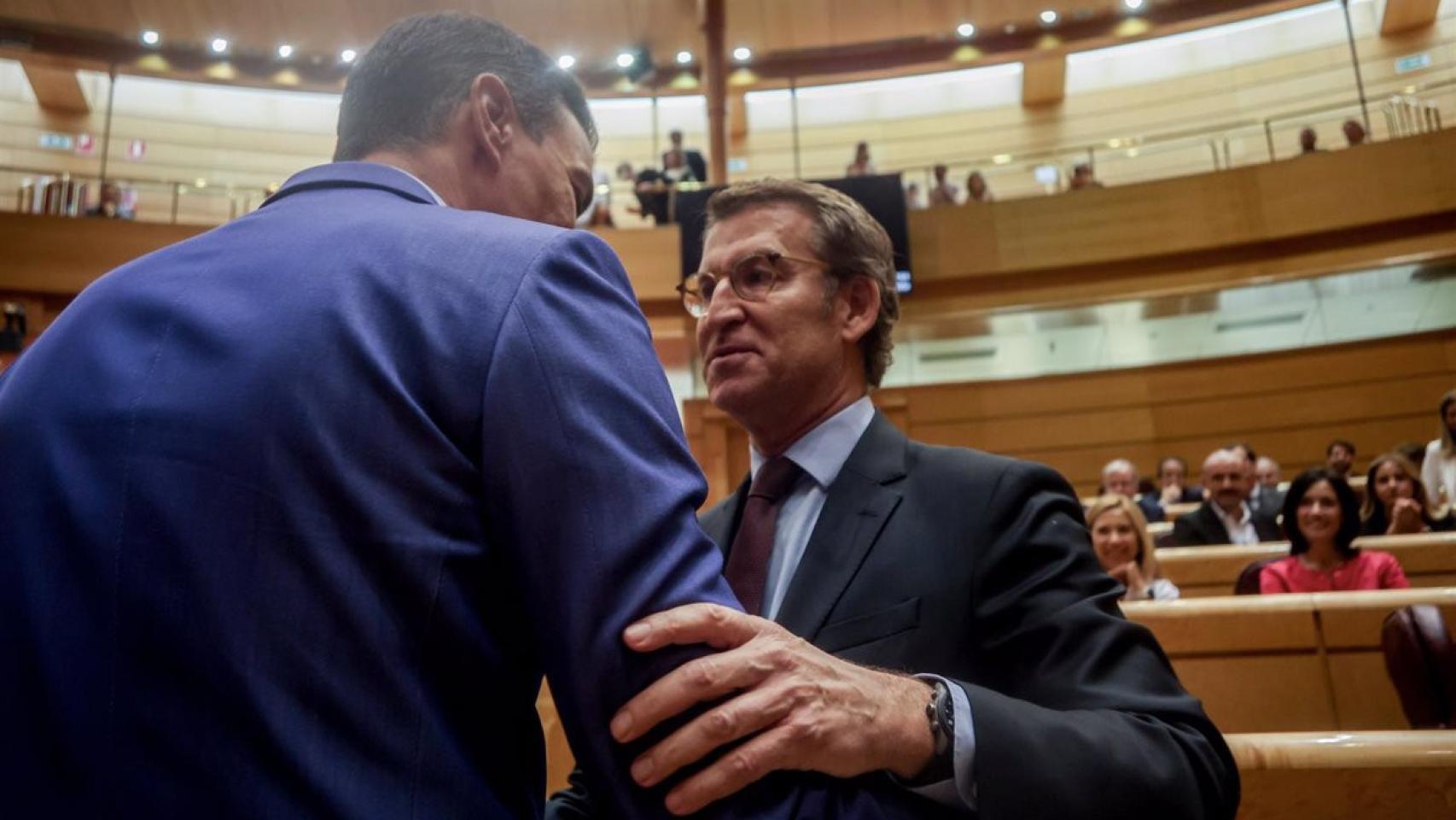 Sánchez y Feijóo, en un encuentro en el Senado.