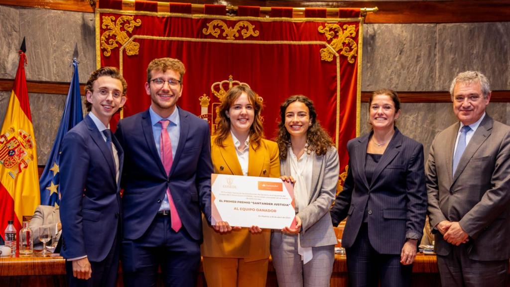 Equipo ganador el II Moot Court CONEDE formado por estudiantes de la Universidad de Alicante