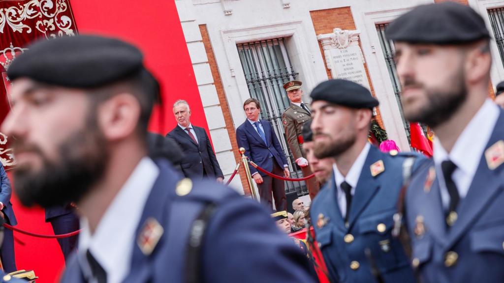 Almeida durante el desfile militar del 2 de mayo.
