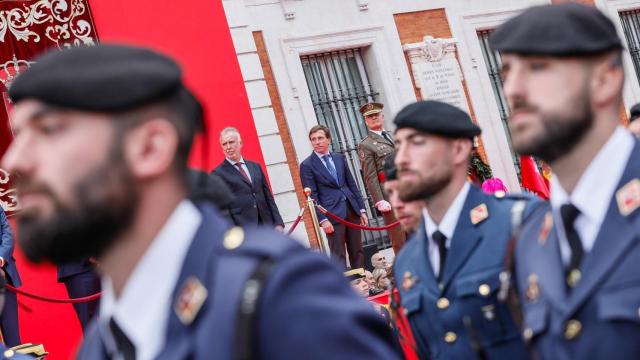 Almeida durante el desfile militar del 2 de mayo.