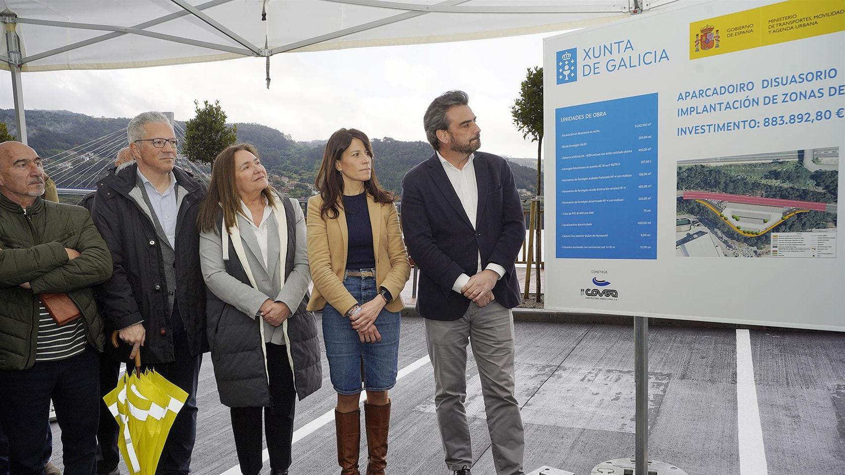 Calvo y Martínez Allegue visitan el nuevo aparcamiento disuasorio de Moaña (Pontevedra).