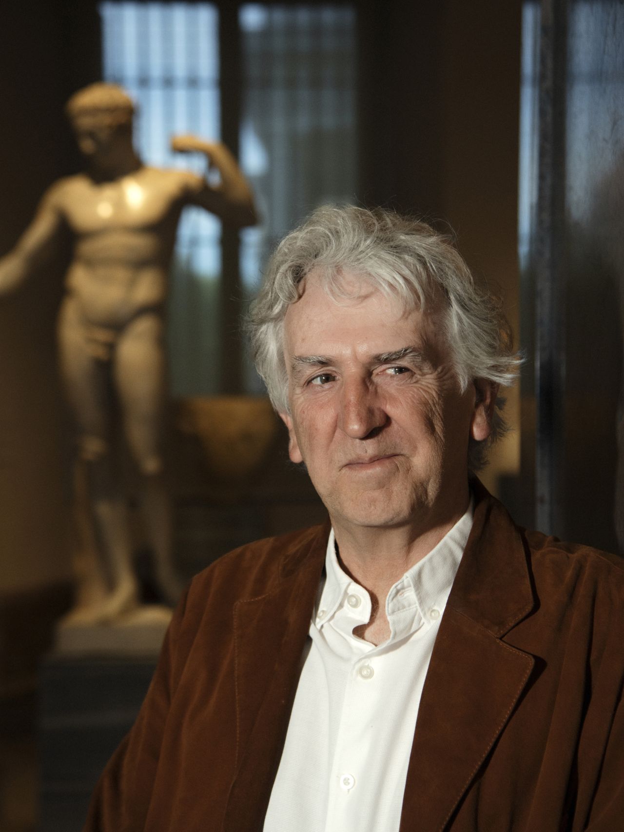 Juan Luis Arsuaga, en el Museo del Prado.