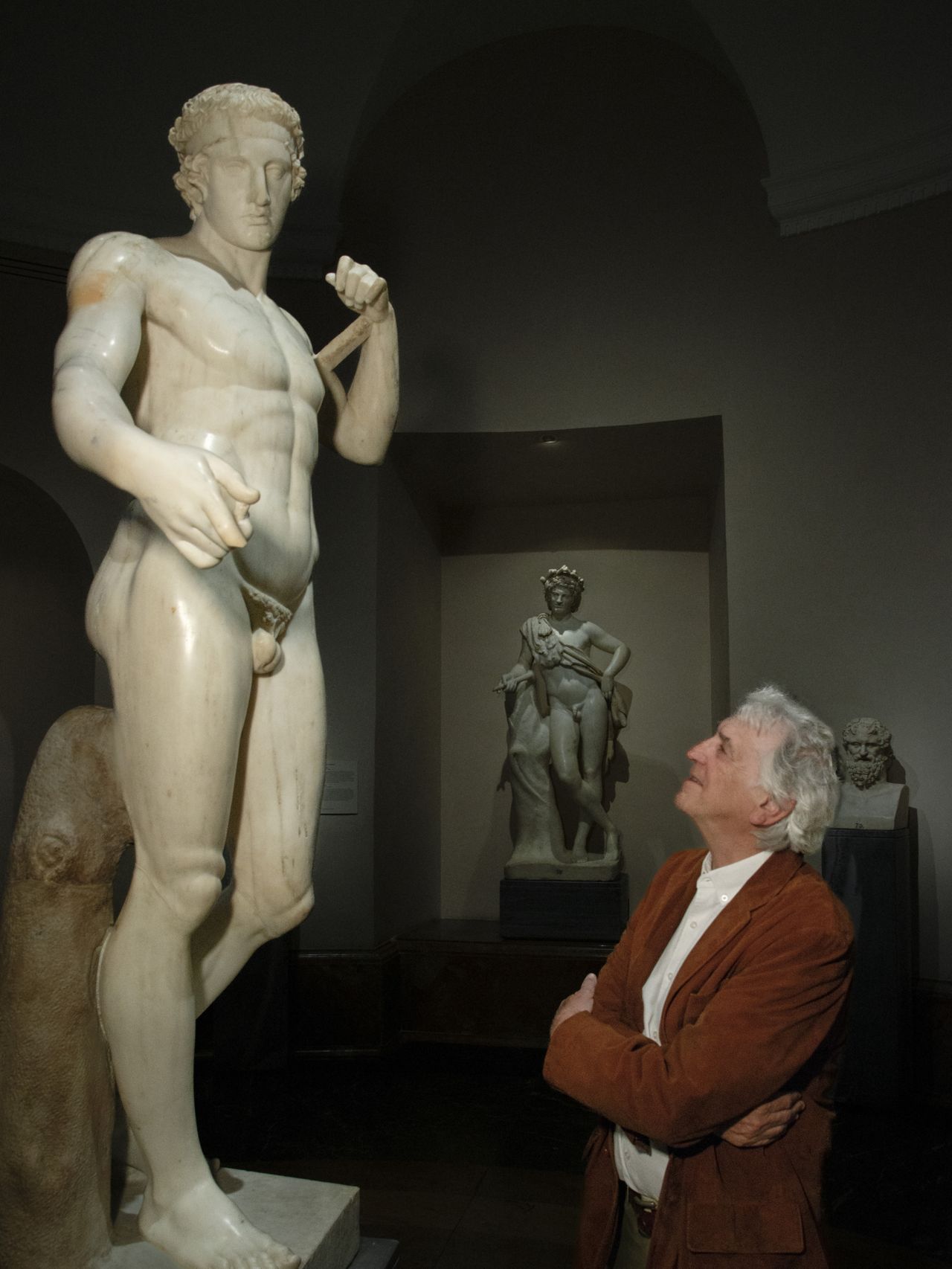 Juan Luis Arsuaga, en el Museo del Prado.