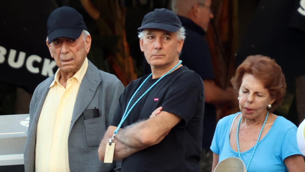Mario Vargas Llosa, Álvaro y Patricia en una imagen de archivo.