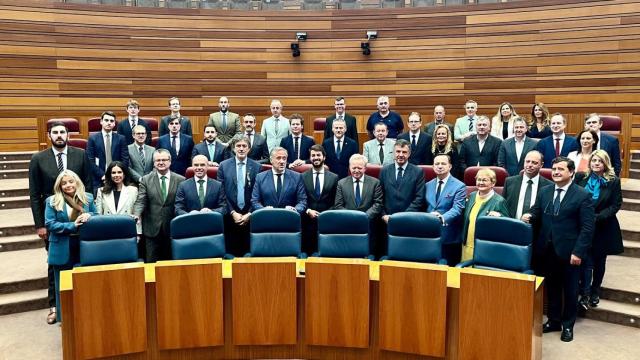 El Grupo de los Conservadores y Reformistas (ERC Group) en foto de familia en las Cortes de Castilla y León
