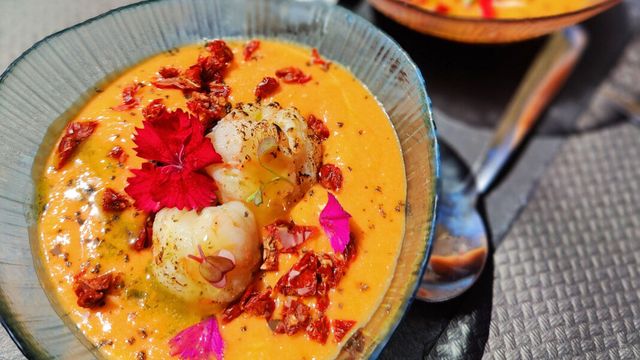 La porra antequerana de mango y gambas.
