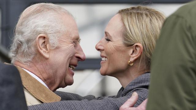 Carlos III y Zara Tindall en su encuentro durante el Royal Windsor Horse Show.
