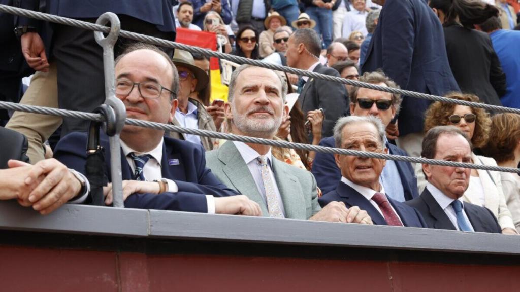 El torero Paco Ojeda, junto al rey Felipe VI y el exministro de Cultura Miguel Iceta en las Ventas el pasado mes de junio.