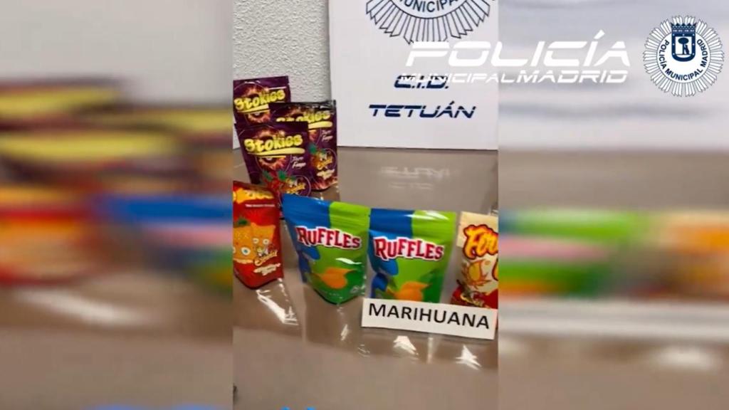 Las bolsas de snacks con droga halladas en el trastero de Ciudad Lineal.