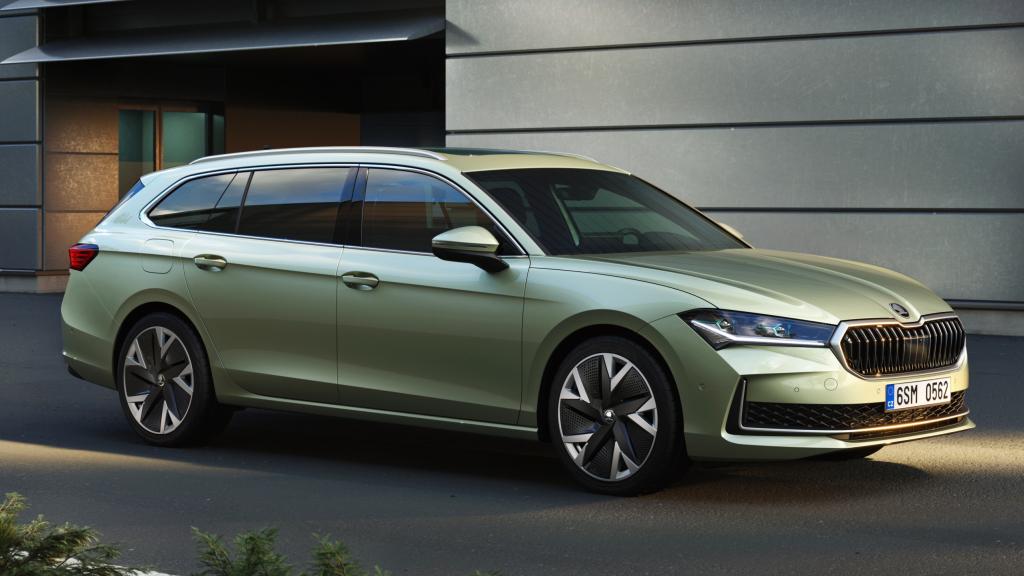 Skoda Superb Combi - 690 litros.