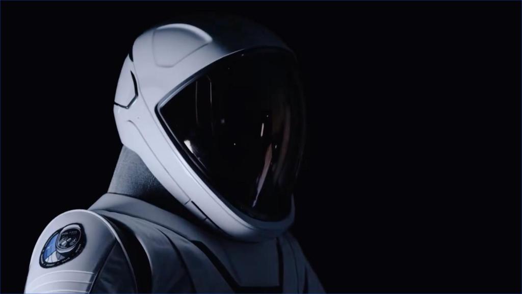 Casco del traje EVA de SpaceX.