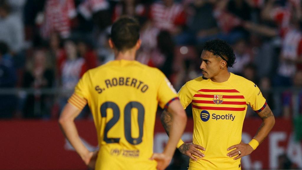 Los jugadores del Barça, cabizbajos tras la derrota ante el Girona.