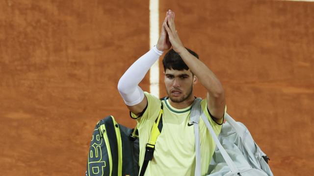 Carlos Alcaraz, despidiéndose del Mutua Madrid Open 2024