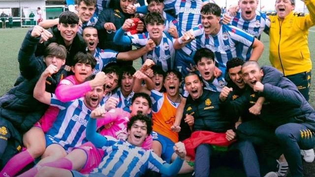 El Dépor Juvenil celebra el título de liga