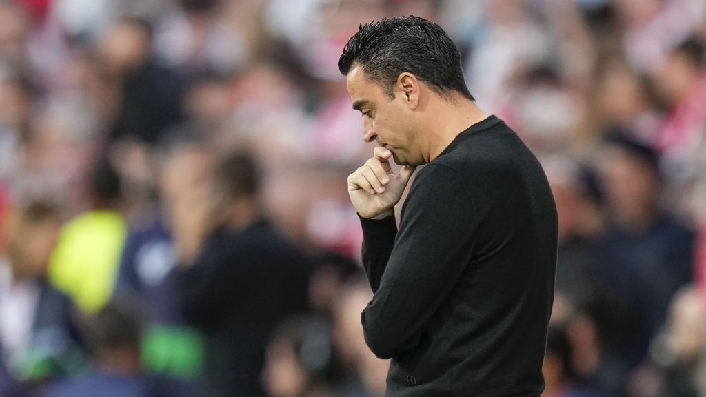 Xavi Hernández, cabizbajo en un partido del Barça