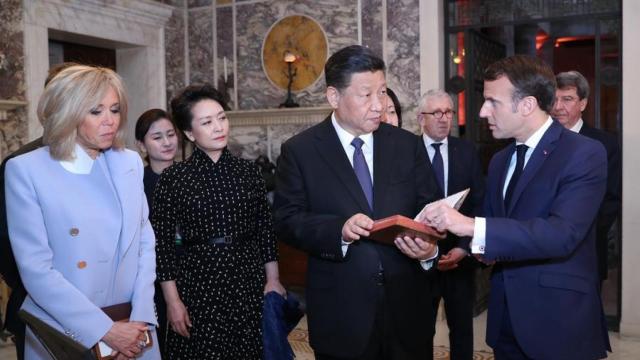 El presidente de China, Xi Jinping, y el presidente de Francia, Emmanuel Macron reunidos el 5 de mayo de 2024