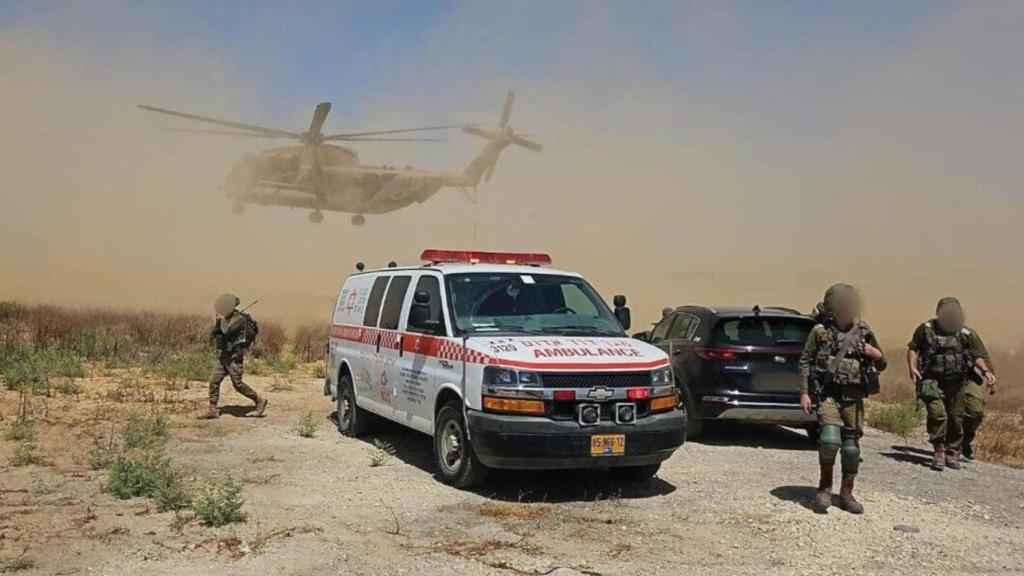 Las FDI acuden a la zona cercana al Kerem Shalom tras el ataque de Hamás.