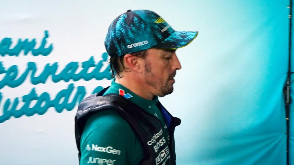 Fernando Alonso, con rostro serio en el GP de Miami.