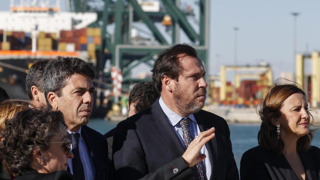 Carlos Mazón, Óscar Puente y María José Catalá, en el Puerto de Valencia. Efe / Biel Aliño