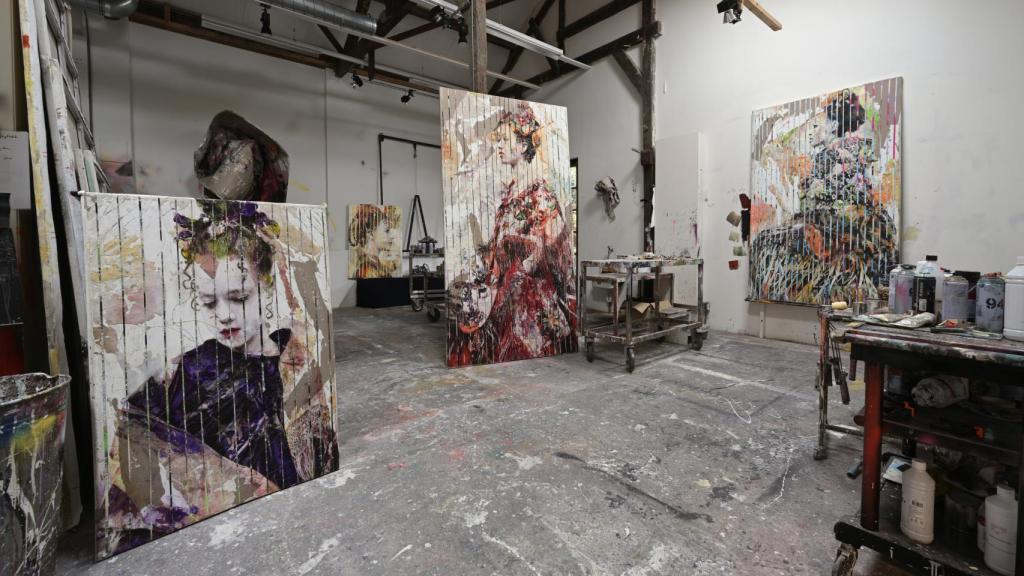 Obras de la serie 'La niña en la mirada' en el estudio de Lita Cabellut. Foto: Eddy Wenting
