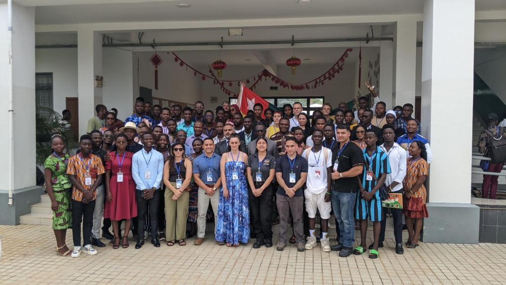 Foto de familia de la Semana Hispánica de Lomé