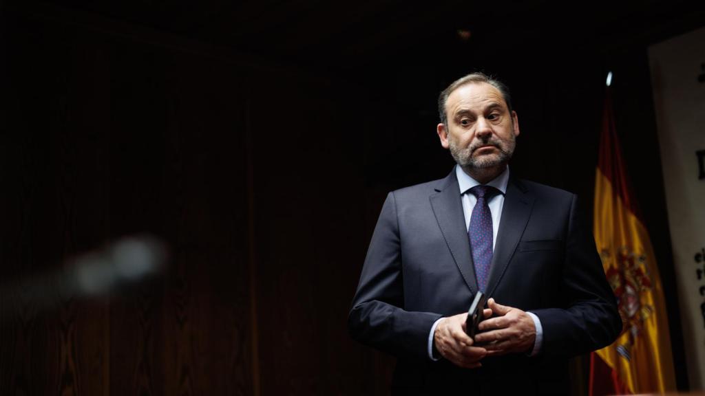 El exministro de Transportes José Luis Ábalos a su llegada a la comisión.