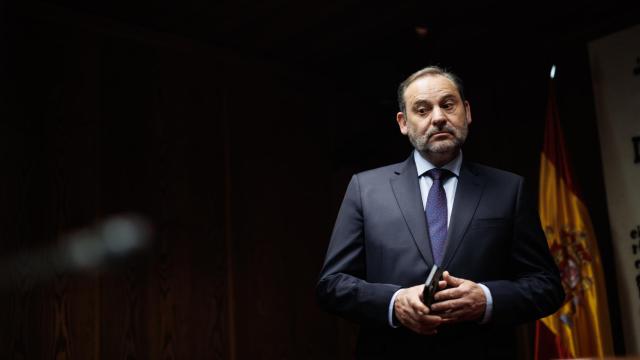 El exministro de Transportes José Luis Ábalos a su llegada a la comisión.