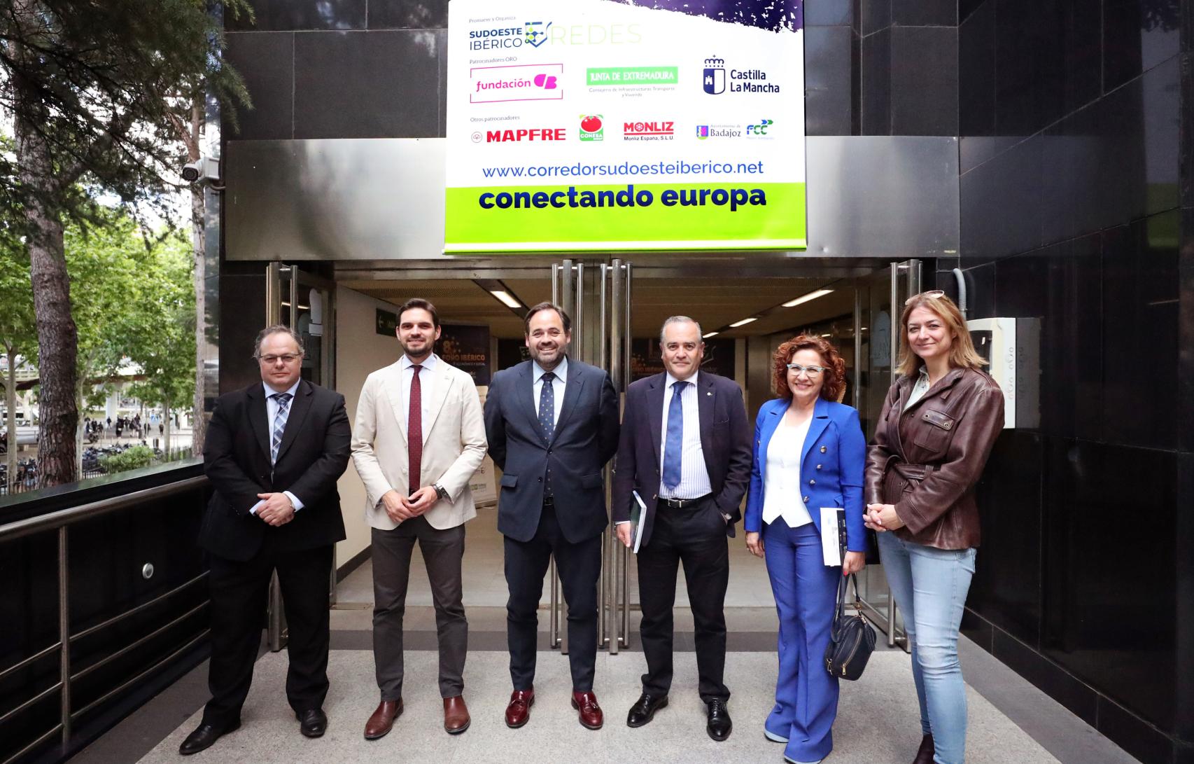 Gregorio junto a líderes del PP en el VIII Foro del Corredor Atlántico el Sudoeste Ibérico. Foto: Ayuntamiento de Talavera.