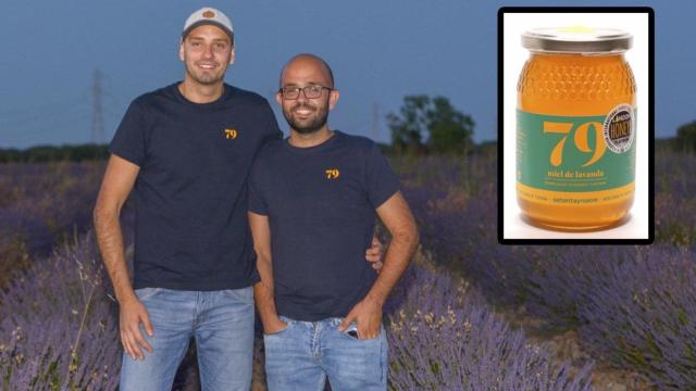 Samuel y Óscar y una imagen de su miel