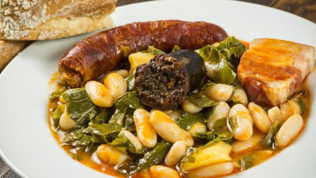 Un pote asturiano listo para servir.