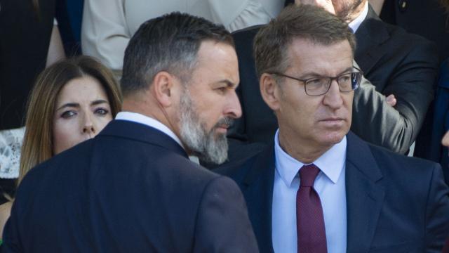 El líder de Vox, Santiago Abascal, y el presidente del PP, Alberto Núñez Feijóo, en los actos del 12 de octubre de 2023.