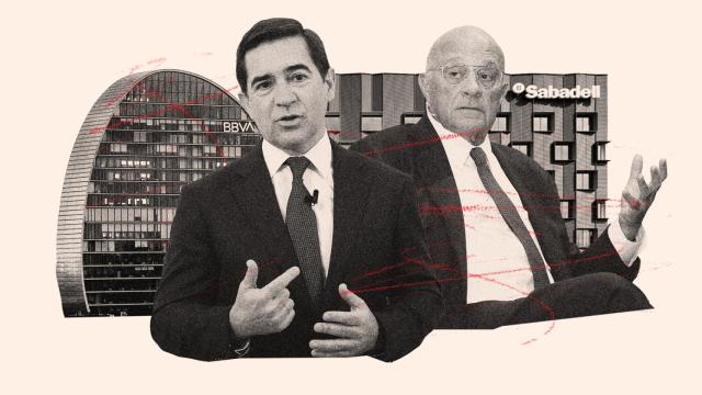 Carlos Torres, presidente del BBVA, y Josep Oliu, presidente del Sabadell, en una imagen de archivo.