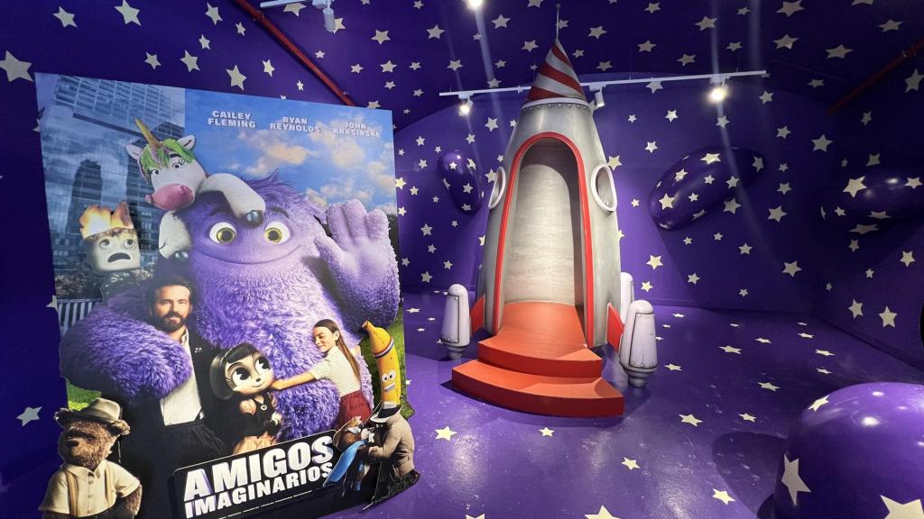 Cartel de 'Amigos Imaginarios' en Sweet Space.