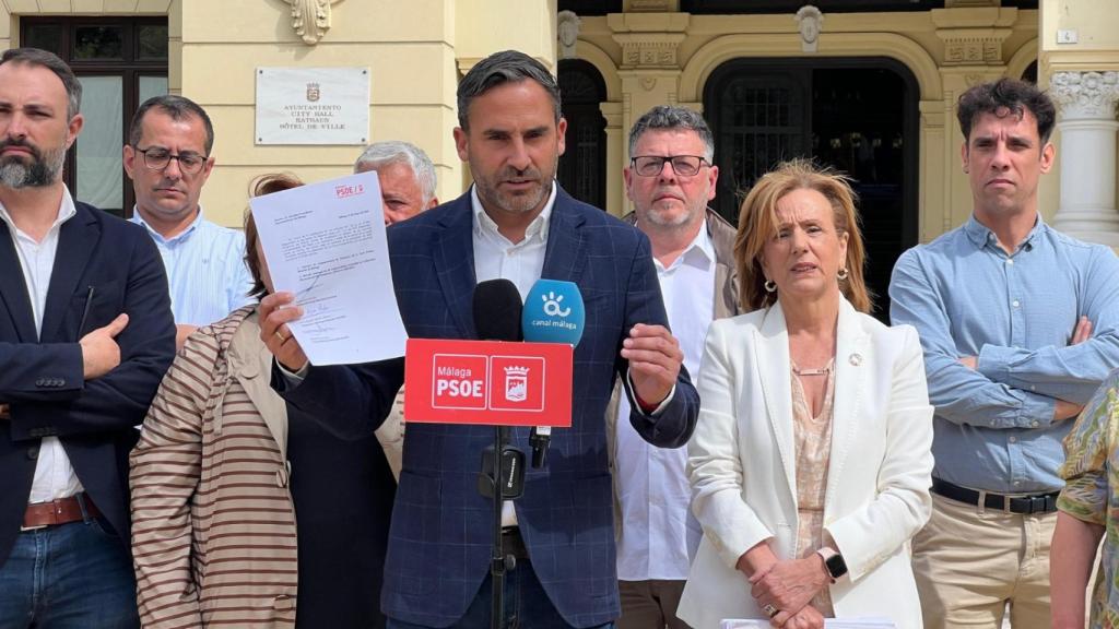 Daniel Pérez, en una imagen frente al Ayuntamiento de Málaga.