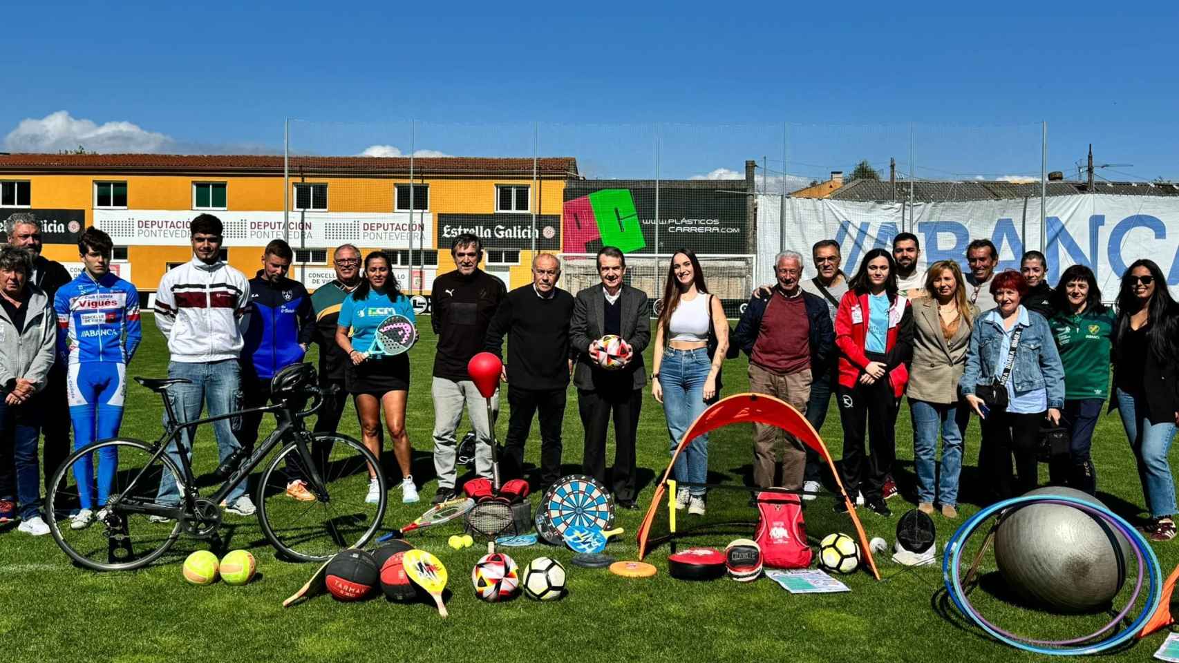 Presentación del campus de verano del Coruxo FC.