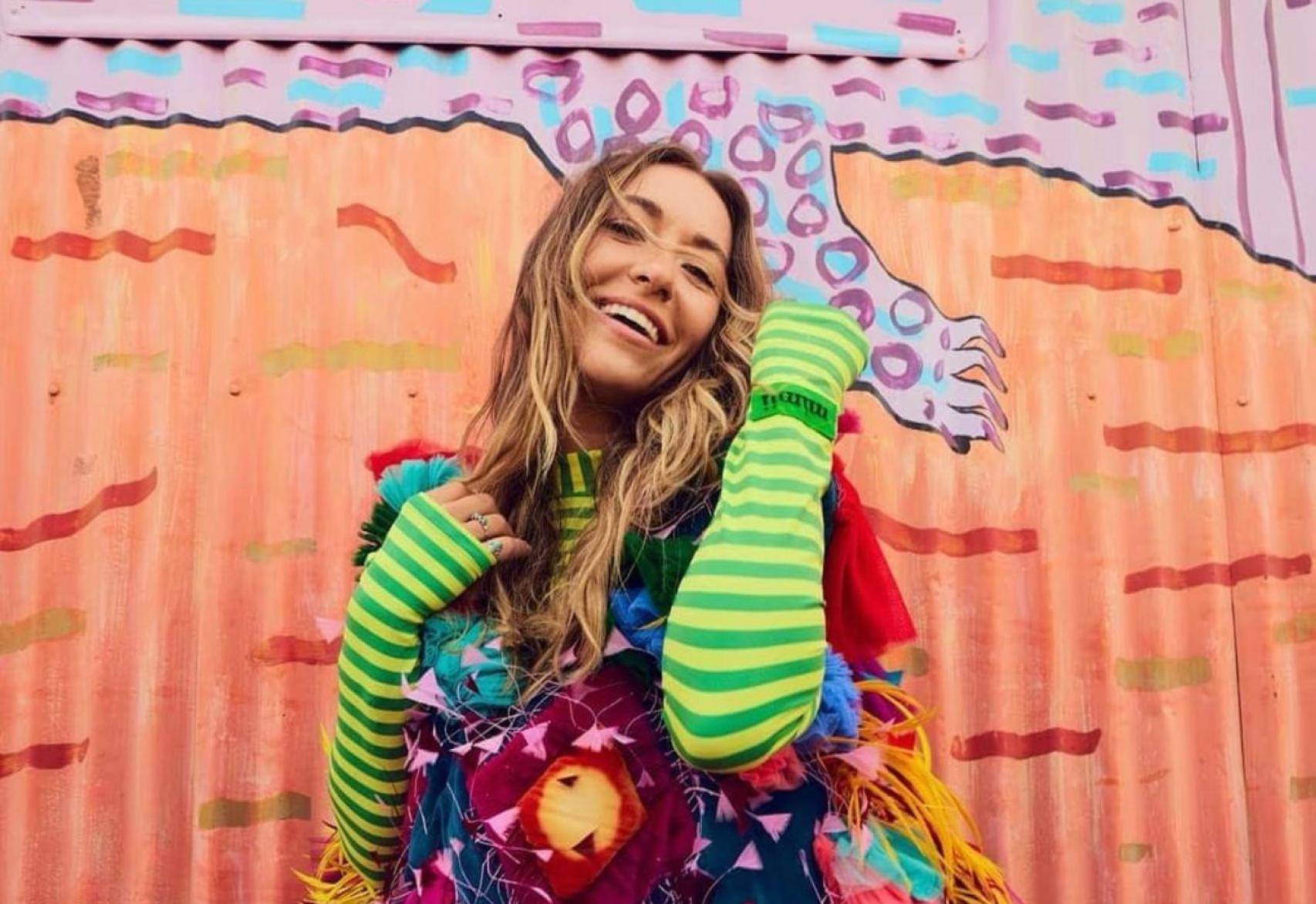 La cantante americana Lauren Daigle con ropa de Mimii
