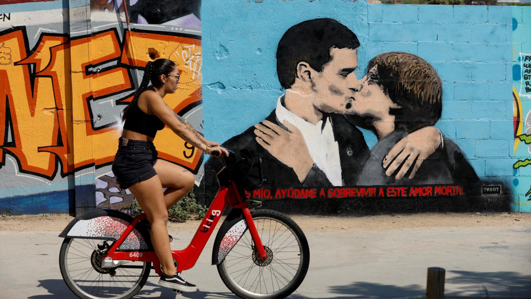 Graffiti de Pedro Sánchez y Carles Puigdemont en Barcelona