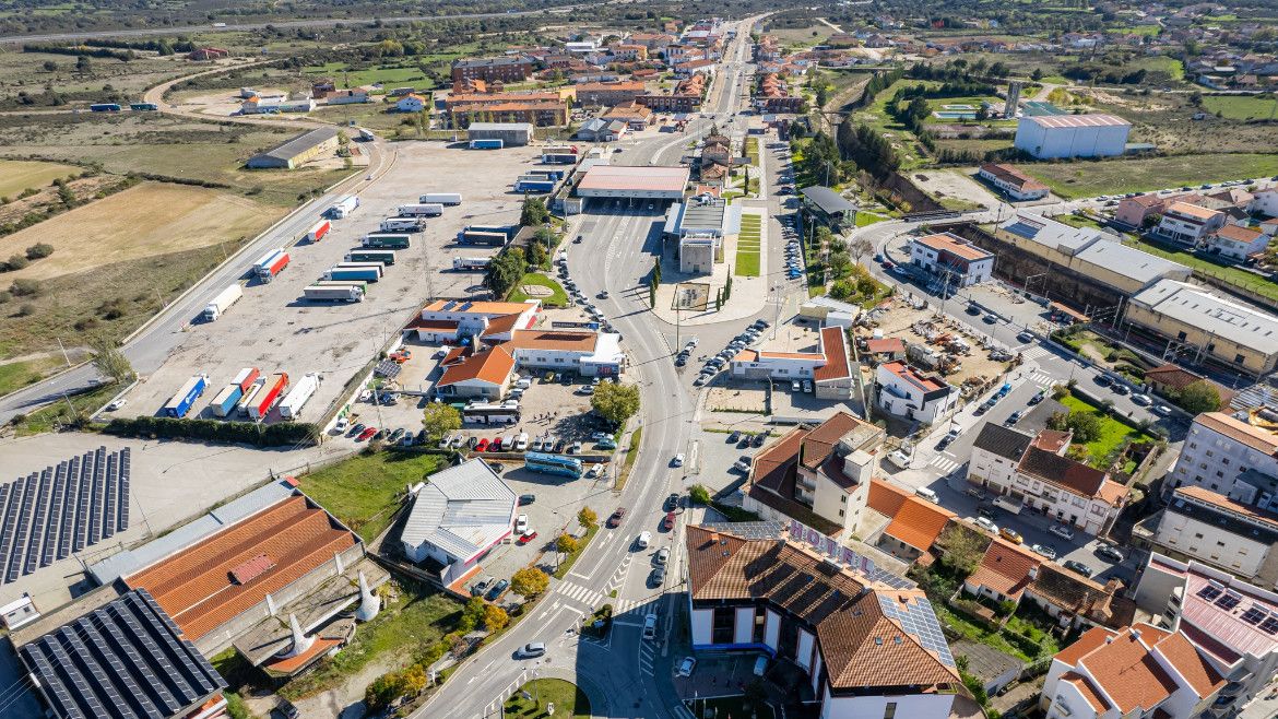 Vista aérea del área de servicios de Fuentes de Oñoro en la frontera