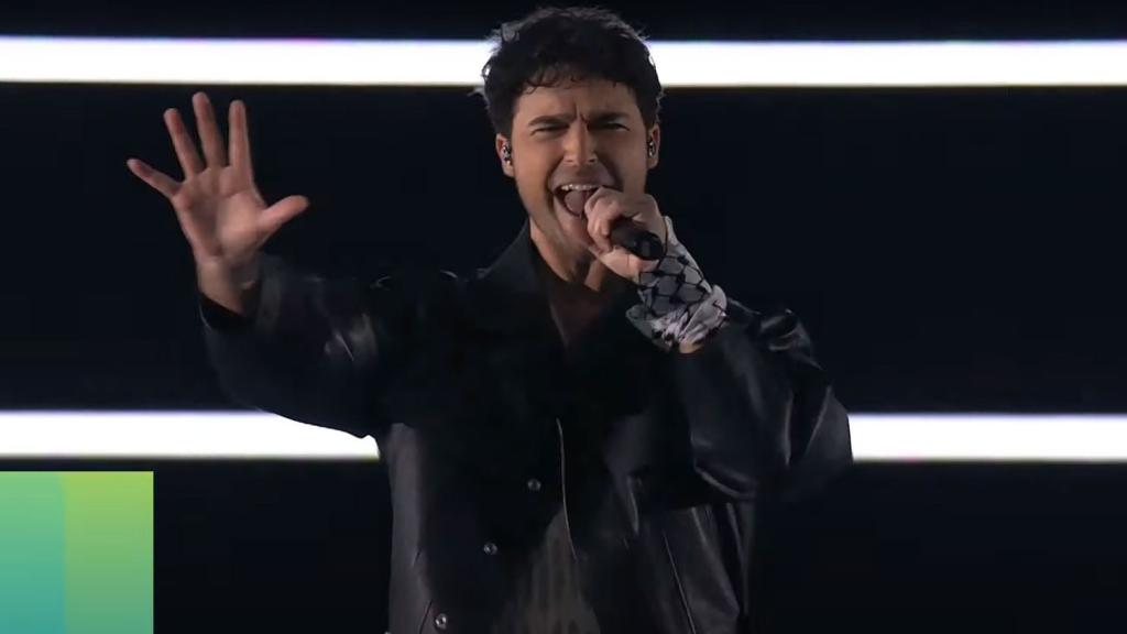 Eric Saade en la actuación de la primera semifinal de Eurovisión 2024.