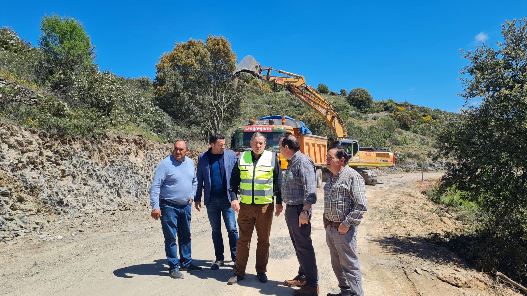 Javier Faúndez visita las obras de la carretera 'de los infiernos'