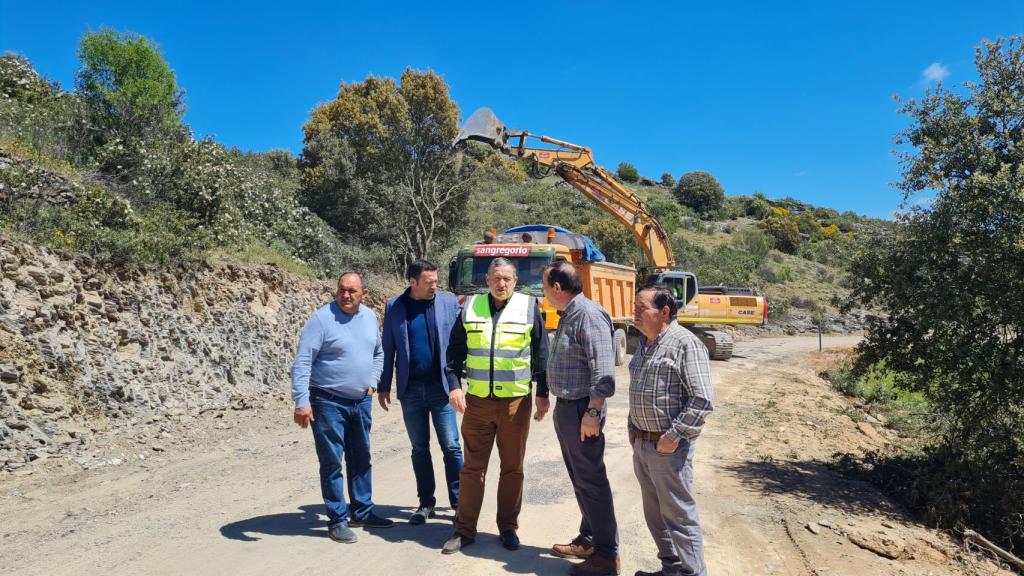 Javier Faúndez visita las obras de la carretera 'de los infiernos'